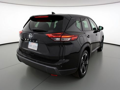 Used 2025 Nissan Rogue SV image 9