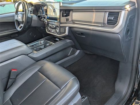 Certified 2022 Ford Expedition Max XLT image 16