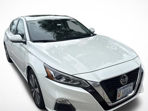 Used 2021 Nissan Altima 2.5 SV w/ SV Premium Package FWD image 2