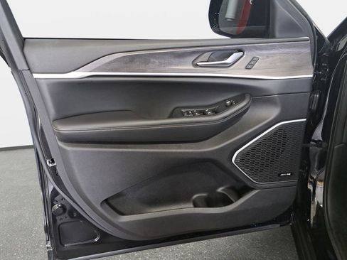 Certified 2023 Jeep Grand Cherokee L Limited w/ Black Appearance Package AWD/4WD image 30