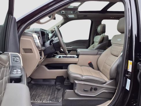 Used 2025 Ford F450 Platinum w/ Platinum Plus Package image 32