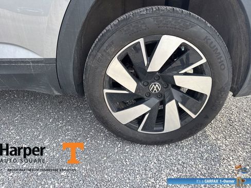 Used 2024 Volkswagen Atlas Cross Sport SE w/ Panoramic Sunroof Package image 21