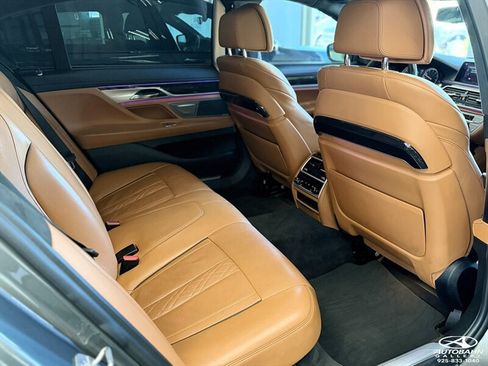 Used 2019 BMW 740i w/ Executive Package RWD image 38