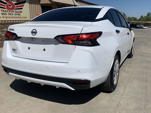 Used 2022 Nissan Versa S FWD image 2
