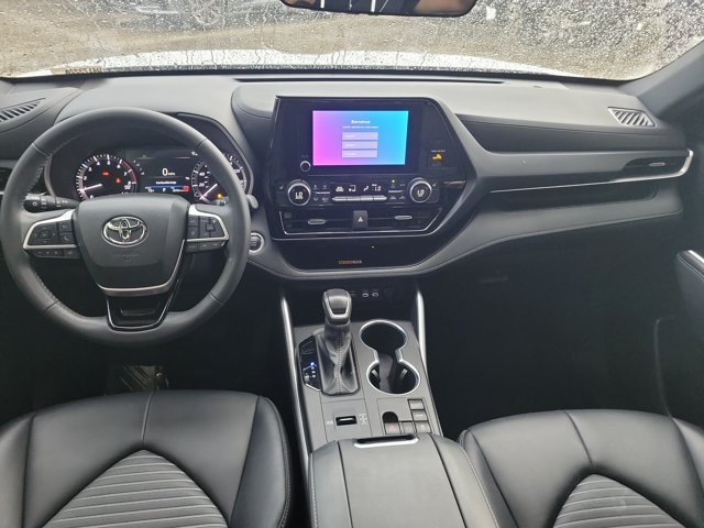 Used 2024 Toyota Highlander XSE FWD image 17