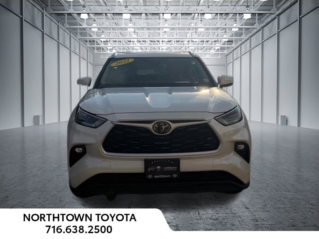 Used 2021 Toyota Highlander XLE FWD image 5