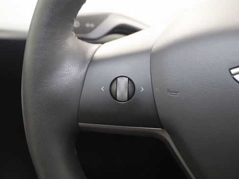 Used 2022 Tesla Model Y Long Range image 35