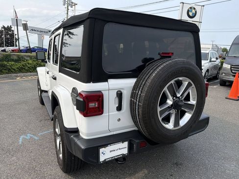 Used 2018 Jeep Wrangler Unlimited Sahara AWD/4WD image 12