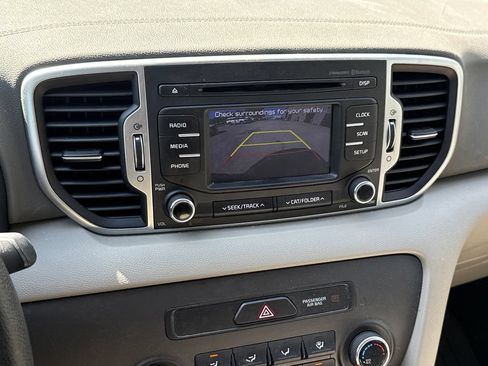 Used 2018 Kia Sportage LX FWD image 19