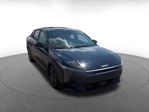 Used 2025 Kia K4 FWD image 3