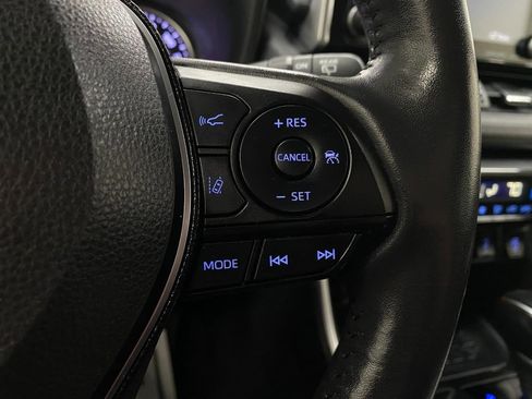 Used 2020 Toyota RAV4 XLE Premium image 18