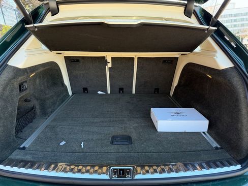 Used 2023 Bentley Bentayga Extended Wheelbase image 41