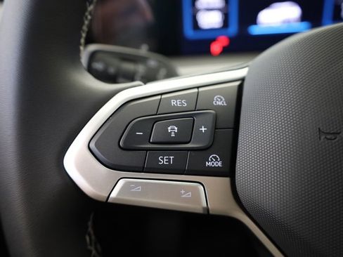 New 2025 Volkswagen Tiguan SE image 24