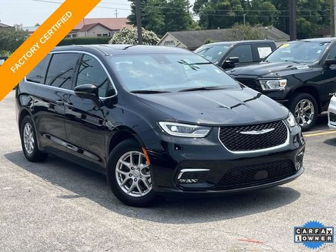 Used 2025 Chrysler Pacifica Select w/ Uconnect Theater Family Group FWD image 39