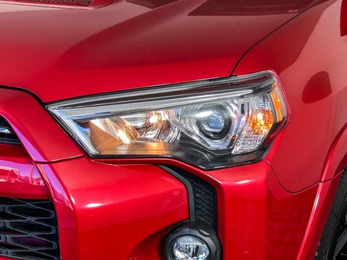 Used 2024 Toyota 4Runner TRD Off-Road Premium image 4