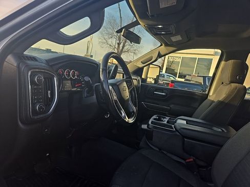Used 2022 Chevrolet Silverado 3500 LT w/ Convenience Package image 11
