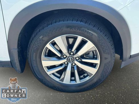 Used 2025 Nissan Pathfinder SL AWD/4WD image 12