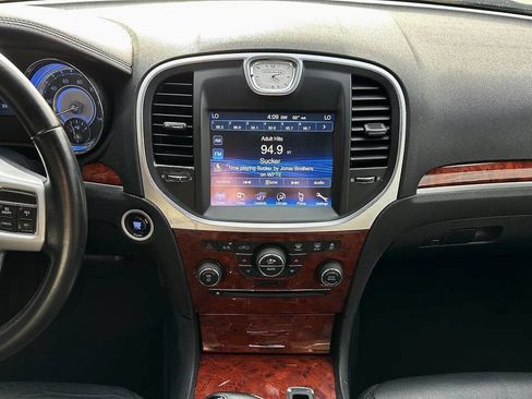 Used 2014 Chrysler 300 image 18