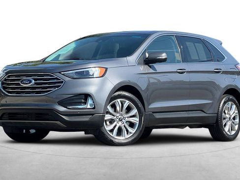 Used 2024 Ford Edge Titanium image 2