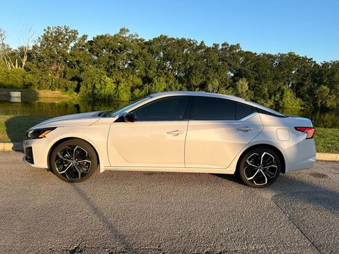 Used 2025 Nissan Altima 2.5 SR FWD image 3