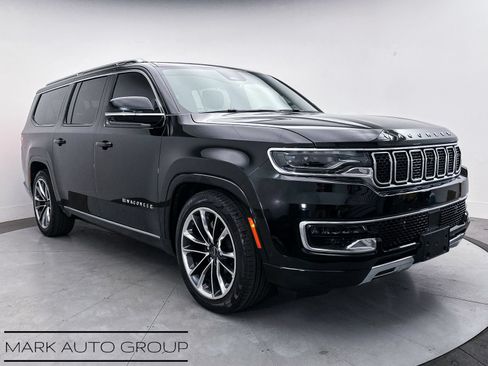 Used 2023 Jeep Wagoneer L Series III w/ Premium Group I AWD/4WD image 13