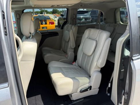 Used 2013 Chrysler Town & Country Limited w/ Luxury Group FWD image 23