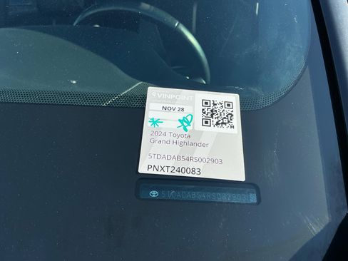 Used 2024 Toyota Grand Highlander AWD Hybrid image 25