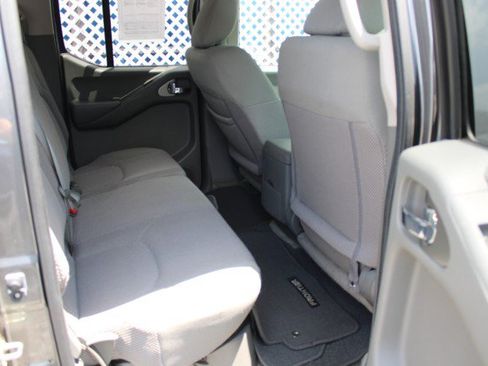 Used 2016 Nissan Frontier SV w/ SV Value Truck Package RWD image 13