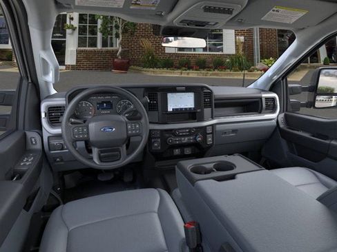 New 2025 Ford F550 4x4 Crew Cab image 19