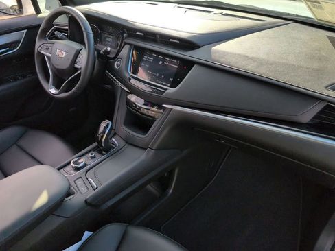 Used 2025 Cadillac XT6 Luxury image 31