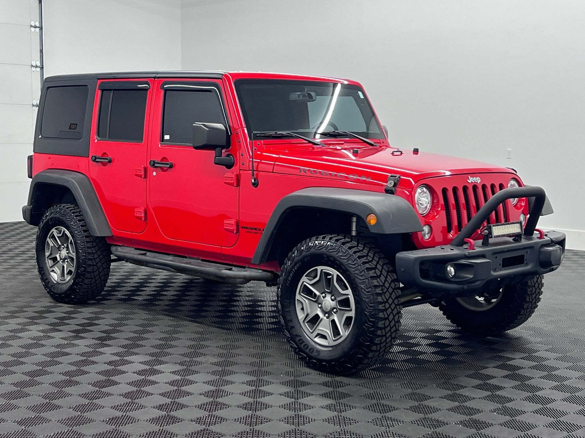 Used 2017 Jeep Wrangler Unlimited Rubicon w/ Connectivity Group AWD/4WD image 7
