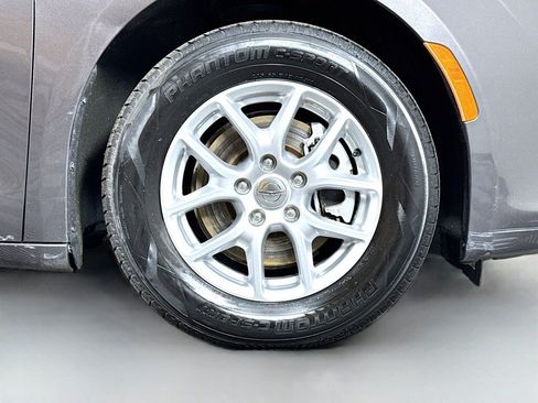 Used 2023 Chrysler Voyager LX FWD image 40