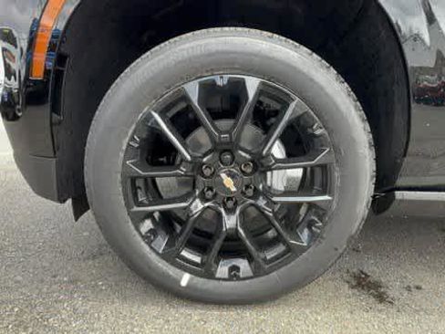 New 2026 Chevrolet Suburban High Country AWD/4WD image 9