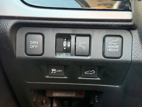 Used 2017 Subaru Forester 2.5i Touring AWD/4WD image 10