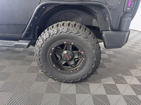 Used 2015 Jeep Wrangler Unlimited Sahara w/ Connectivity Group AWD/4WD image 12