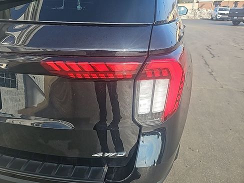 Used 2025 Ford Explorer Active image 6