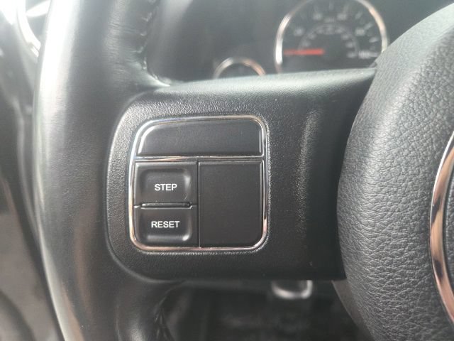 Used 2018 Jeep Wrangler Unlimited Sahara AWD/4WD image 29