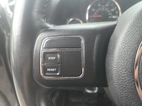 Used 2018 Jeep Wrangler Unlimited Sahara AWD/4WD image 29