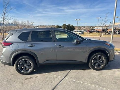 Used 2024 Nissan Rogue SV image 9