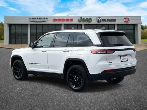 Used 2024 Jeep Grand Cherokee Altitude image 33