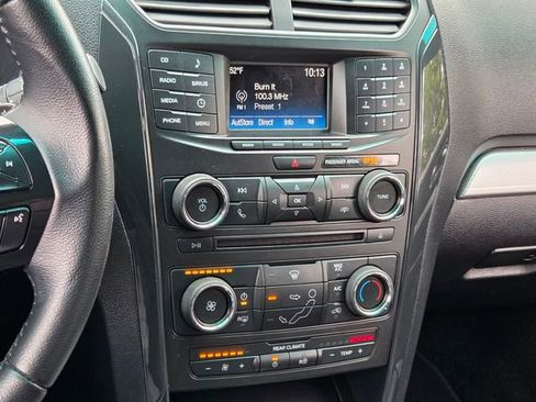 Used 2017 Ford Explorer XLT FWD image 25