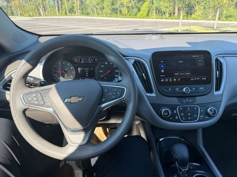 Used 2025 Chevrolet Malibu LT FWD image 5