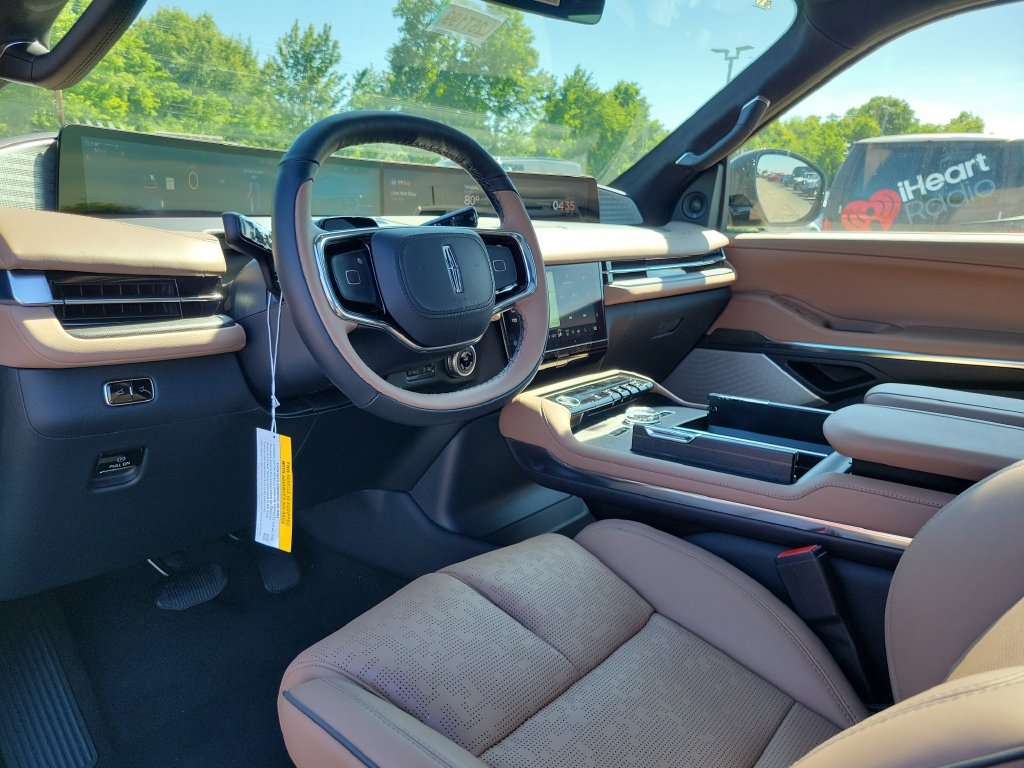 New 2026 Lincoln Navigator Black Label AWD/4WD image 21