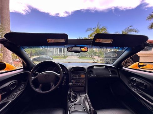 Used 2004 Chevrolet Corvette Convertible w/ Preferred Equipment Group RWD image 12