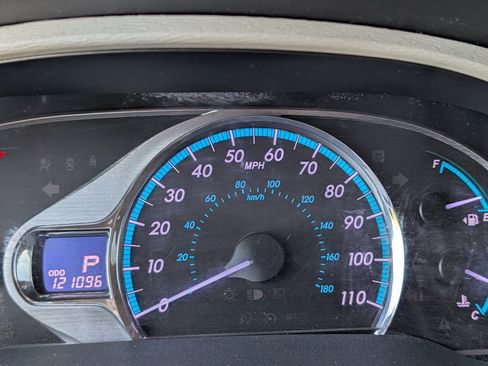 Used 2012 Toyota Sienna Limited image 15