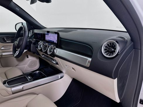 Certified 2025 Mercedes-Benz GLB 250 4MATIC image 31