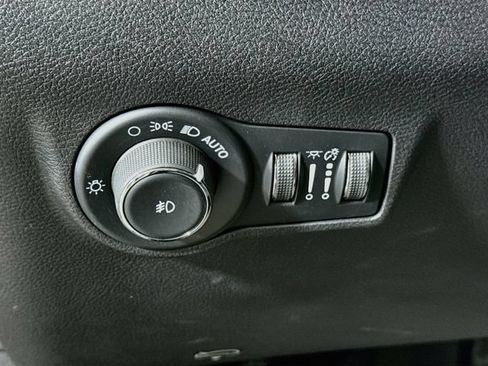 Used 2022 Jeep Compass Latitude w/ Sun and Sound Group AWD/4WD image 10