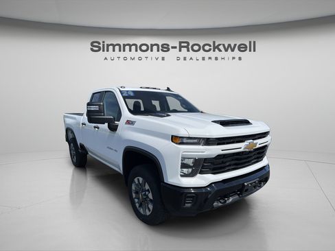 Used 2024 Chevrolet Silverado 2500 Custom w/ Custom Value Package AWD/4WD image 7