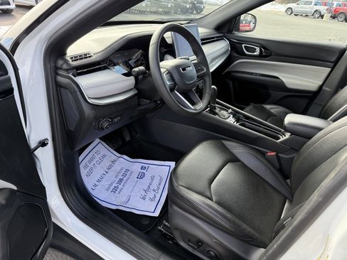 Used 2024 Jeep Compass Limited image 10
