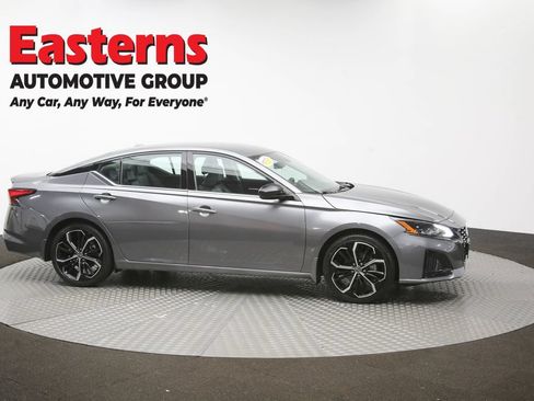 Used 2023 Nissan Altima 2.5 SR FWD image 45